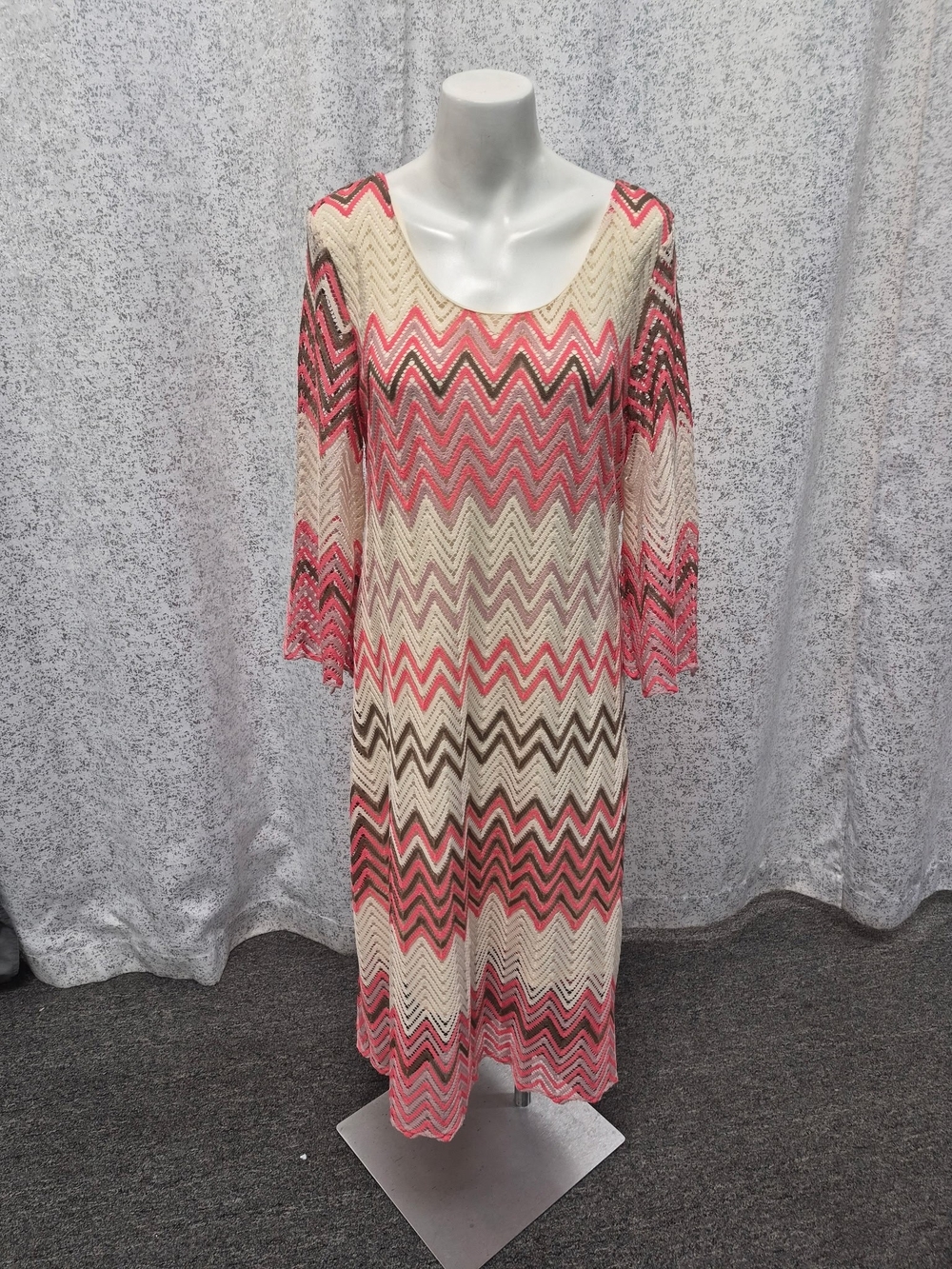 Women’s Chevron Knit Midi Dress in Coral and Cream